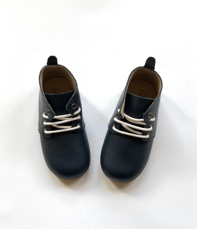 Blueberry leather baby oxford shoes with soft soles – vintage‑inspired front view