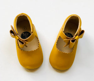 Sweet Mary Janes Marigold leather baby shoes with bow detail for first walkers