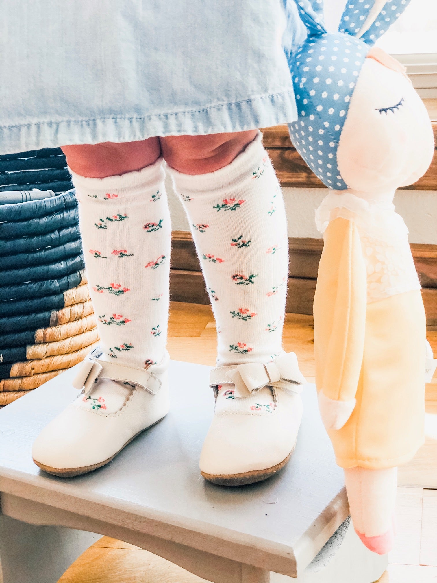 Childrens Knit Scalloped Knee High Socks - Sweat Pea White