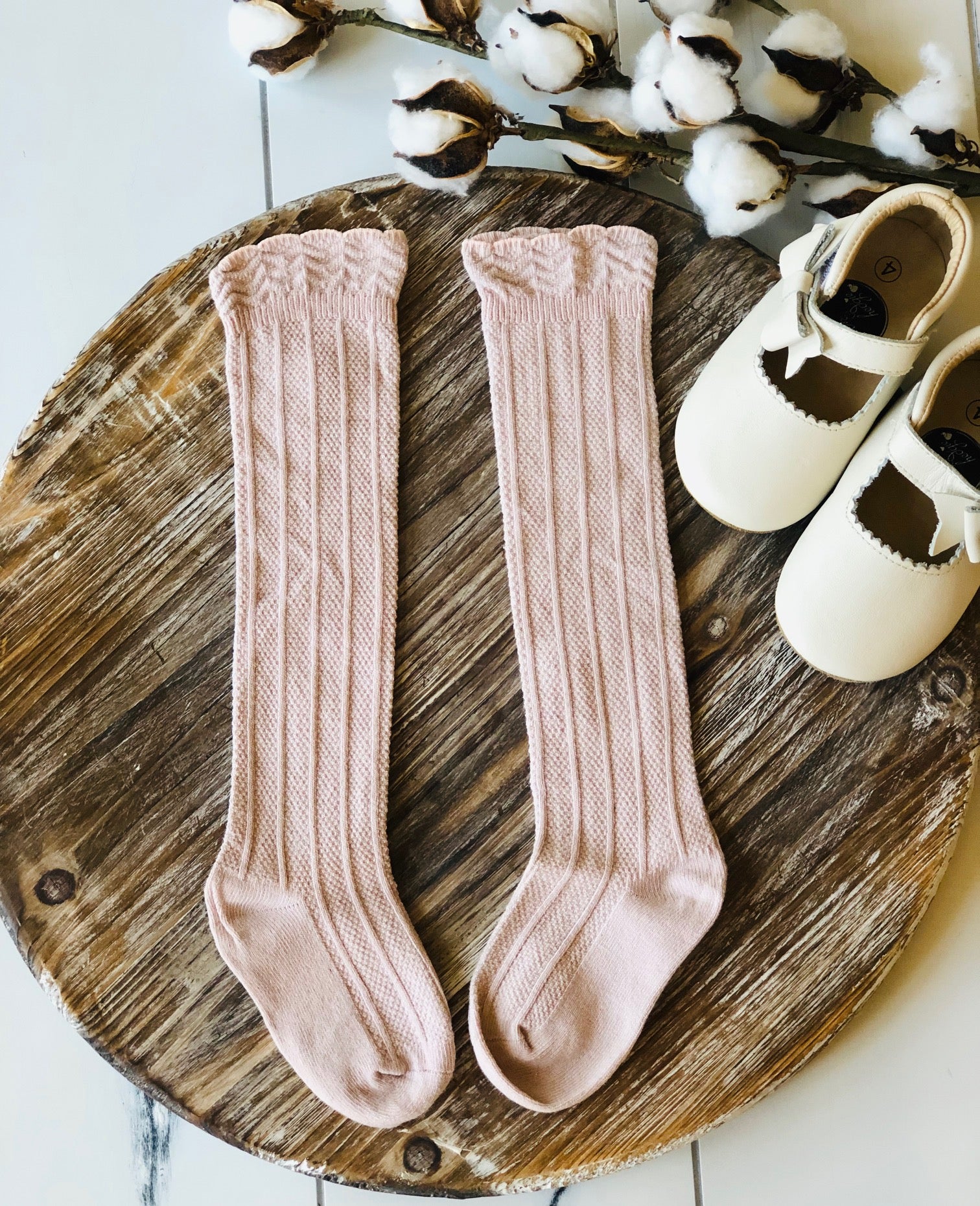 Dusty Rose cable close-knit knee-high socks for children – soft and stylish kids’ socks