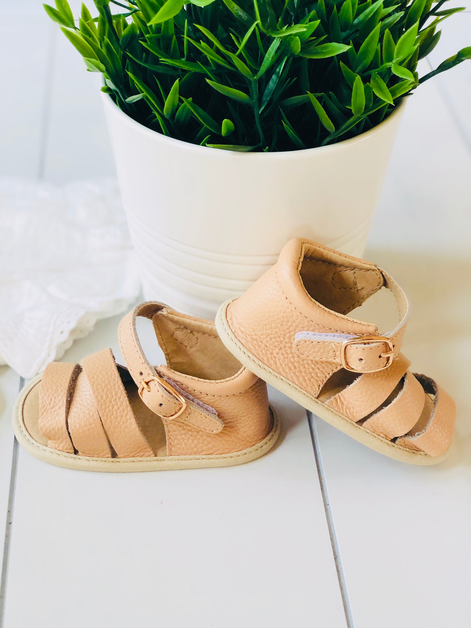 Madison Park Sandals Butterscotch - Harper & Hedgie